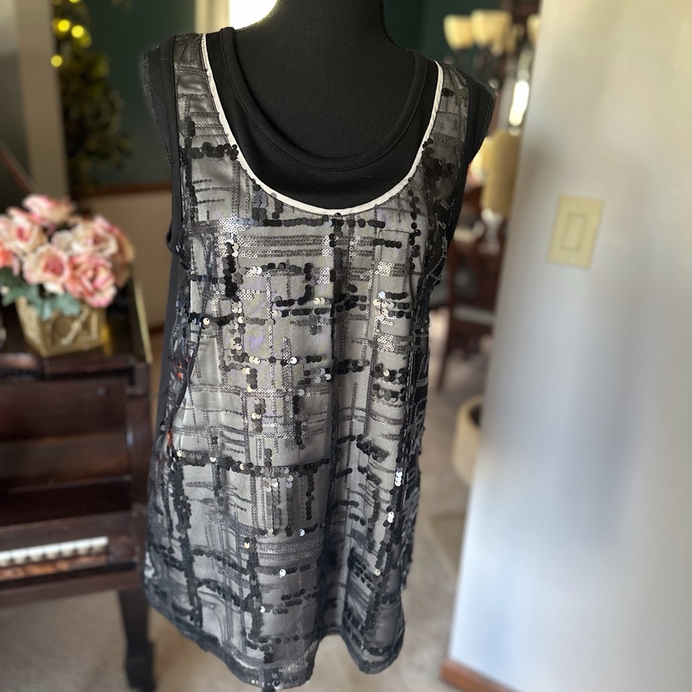Simply Vera sequined top, stunning, NWOT, size M.